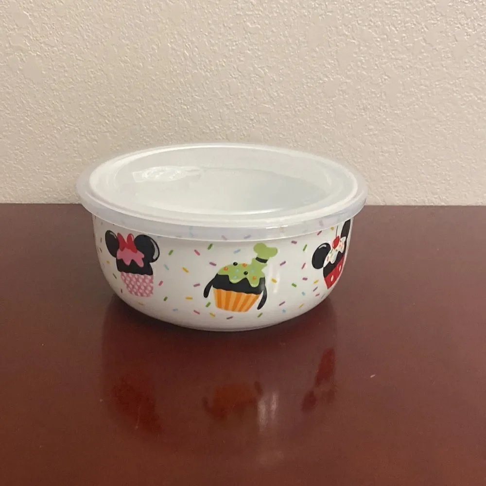 🧁🧁Disney Mickey and friends cupcakes Brand New Disney Bowl with lid
